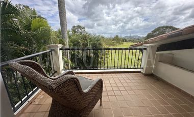 OPORTUNIDAD! Se vende Amplia Casa en Tucan Country Cocoli