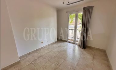 OPORTUNIDAD! Se vende Amplia Casa en Tucan Country Cocoli