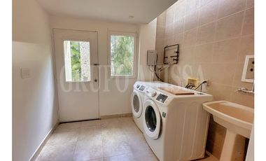 OPORTUNIDAD! Se vende Amplia Casa en Tucan Country Cocoli