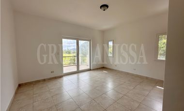 OPORTUNIDAD! Se vende Amplia Casa en Tucan Country Cocoli