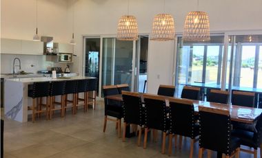 CASA EN VENTA EN COSTA ESMERALDA - ECUESTRE 301