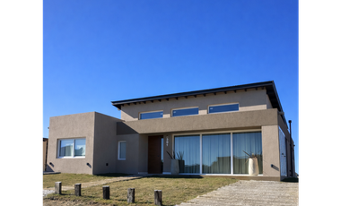 CASA EN VENTA EN COSTA ESMERALDA - ECUESTRE 301