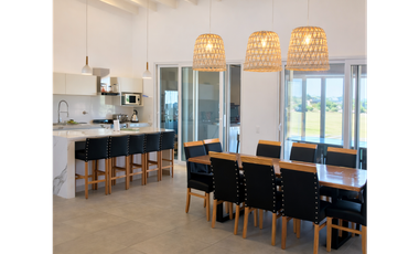 CASA EN VENTA EN COSTA ESMERALDA - ECUESTRE 301