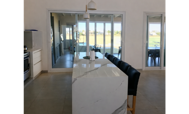 CASA EN VENTA EN COSTA ESMERALDA - ECUESTRE 301