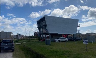 Lote en La Caleta frente al mar