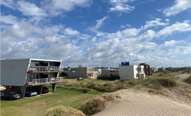 Lote en La Caleta frente al mar