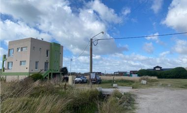 Lote en La Caleta frente al mar