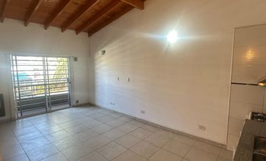 Alquiler de departamento 2 ambientes sobre Av. Crovara en Villa Madero