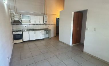 Alquiler de departamento 2 ambientes sobre Av. Crovara en Villa Madero