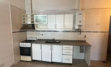 Alquiler de departamento 2 ambientes sobre Av. Crovara en Villa Madero
