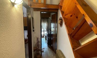 Hermoso duplex c/quincho y espacio vehicular.