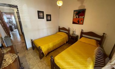 Hermoso duplex c/quincho y espacio vehicular.