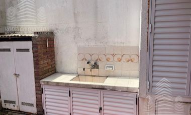 Hermoso duplex c/quincho y espacio vehicular.