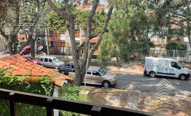 Hermoso duplex c/quincho y espacio vehicular.