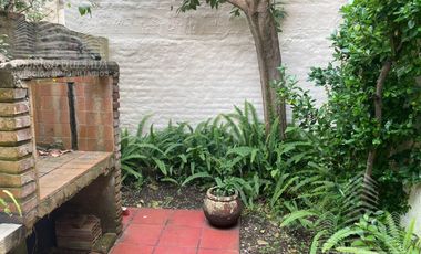 Hermoso duplex c/quincho y espacio vehicular.