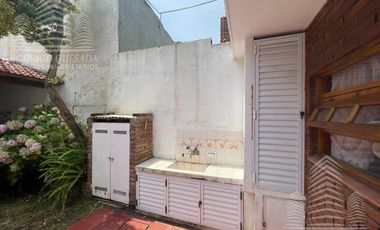 Hermoso duplex c/quincho y espacio vehicular.