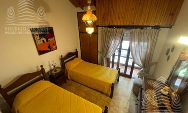 Hermoso duplex c/quincho y espacio vehicular.