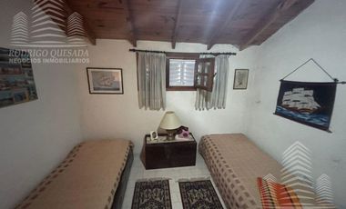 Hermoso duplex c/quincho y espacio vehicular.