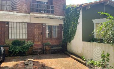 Hermoso duplex c/quincho y espacio vehicular.