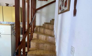 Hermoso duplex c/quincho y espacio vehicular.