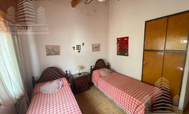 Hermoso duplex c/quincho y espacio vehicular.