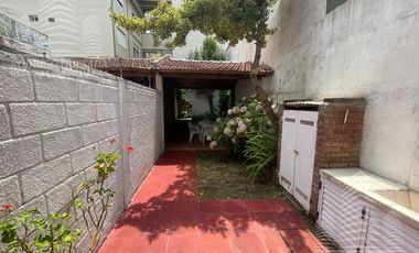 Hermoso duplex c/quincho y espacio vehicular.