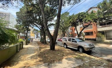 Hermoso duplex c/quincho y espacio vehicular.