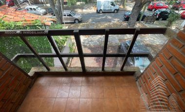 Hermoso duplex c/quincho y espacio vehicular.