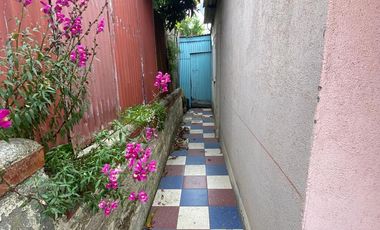 SE VENDE PROPIEDAD DE MATERIAL SOLIDO PARA REMODELAR