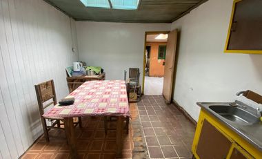 SE VENDE PROPIEDAD DE MATERIAL SOLIDO PARA REMODELAR