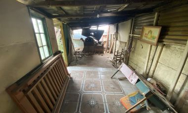 SE VENDE PROPIEDAD DE MATERIAL SOLIDO PARA REMODELAR