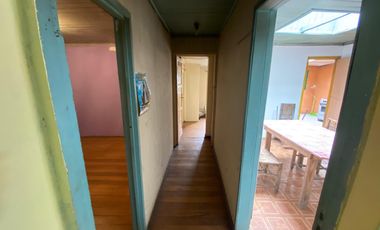 SE VENDE PROPIEDAD DE MATERIAL SOLIDO PARA REMODELAR