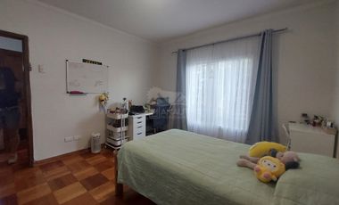 ARRIENDO LINDA CASA REMODELADA ÑUÑOA SECTOR PEDRO  VALDIVIA