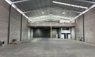 BODEGA NUEVA RENTA 2,200 M2  AV 8 DE JULIO TLAQUEPAQUE JALISCO