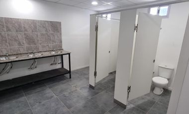 Polo 52 Galpón: 1080 MTS2 CUB. Oficina con privados