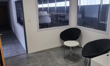 Polo 52 Galpón: 1080 MTS2 CUB. Oficina con privados