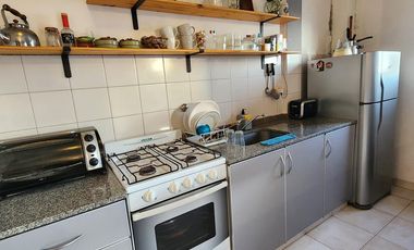 Departamento monoambiente con cochera descubierta