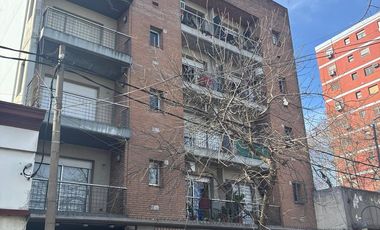 Departamento monoambiente con cochera descubierta