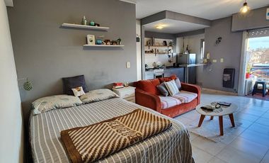 Departamento monoambiente con cochera descubierta