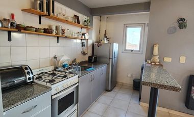 Departamento monoambiente con cochera descubierta