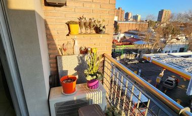 Departamento monoambiente con cochera descubierta