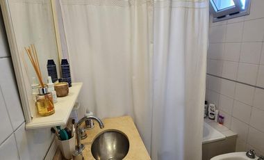 Departamento monoambiente con cochera descubierta