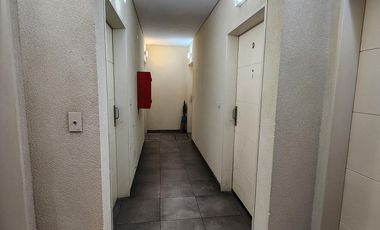 Departamento monoambiente con cochera descubierta