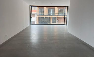 Local Comercial en venta. Plaza Santa Ana
