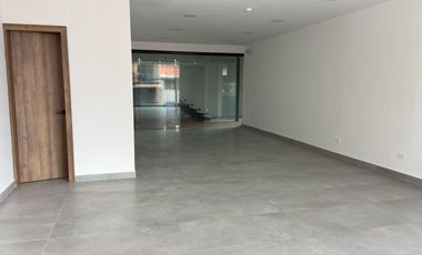 Local Comercial en venta. Plaza Santa Ana