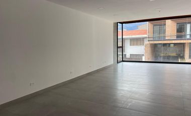 Local Comercial en venta. Plaza Santa Ana