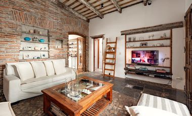 CASA FALABELLA / 3 AMB., JARDIN, PARRILLA... DIVINA!