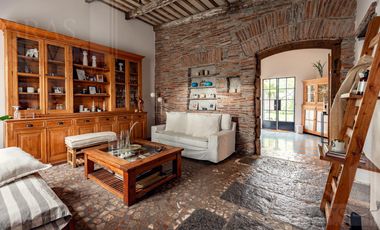 CASA FALABELLA / 3 AMB., JARDIN, PARRILLA... DIVINA!