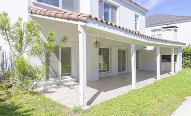 Casa en alquiller 4 dormitorios  en Barrancas del Lago - Nordelta.