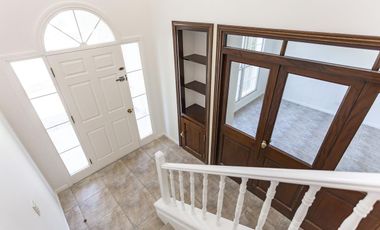 Casa en alquiller 4 dormitorios  en Barrancas del Lago - Nordelta.